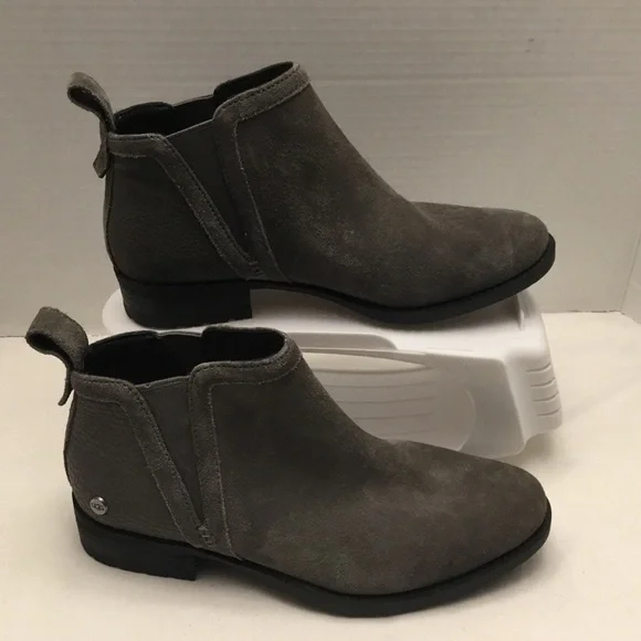 UGGS boot women size 5 - Picture 2 of 9